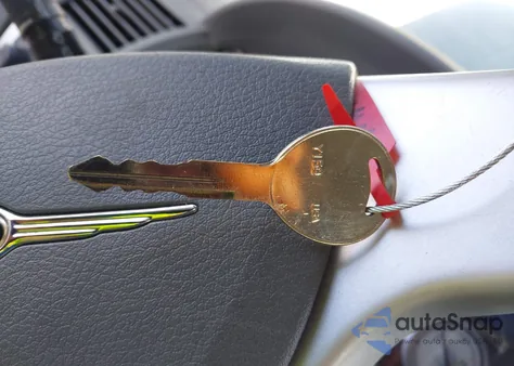 2010 Chrysler Town & Country Touring из США, поврежденный, VIN 2A4RR5DX2AR442894